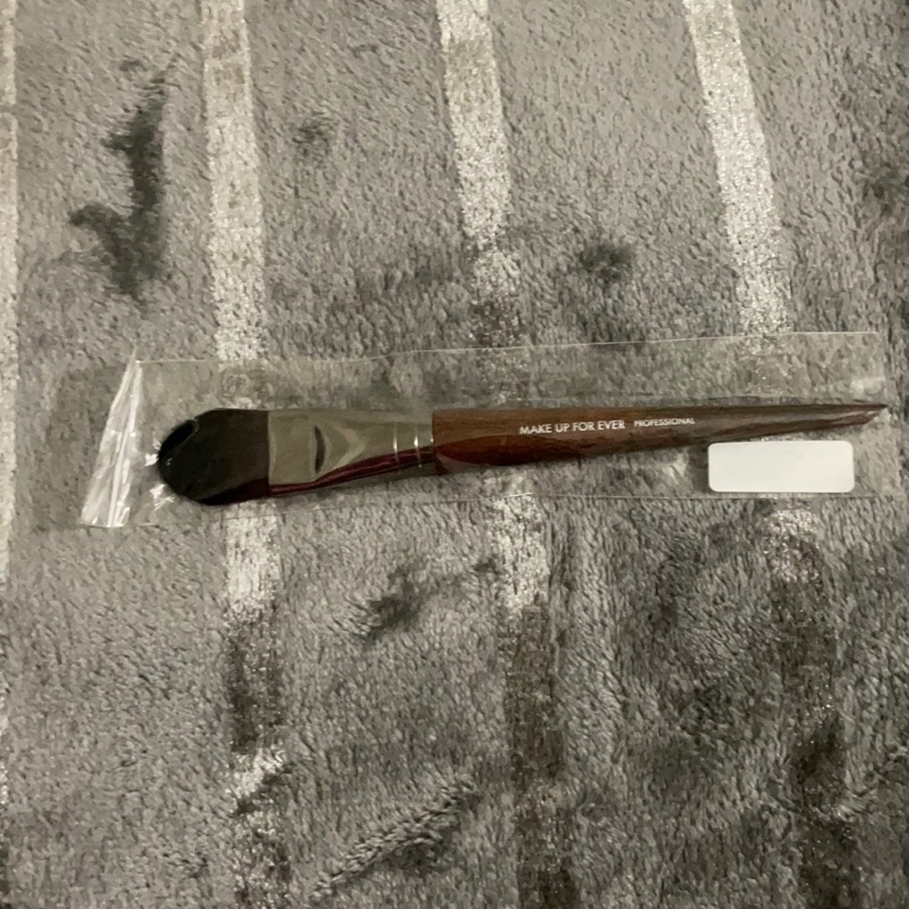 Make up forever professional straight brush